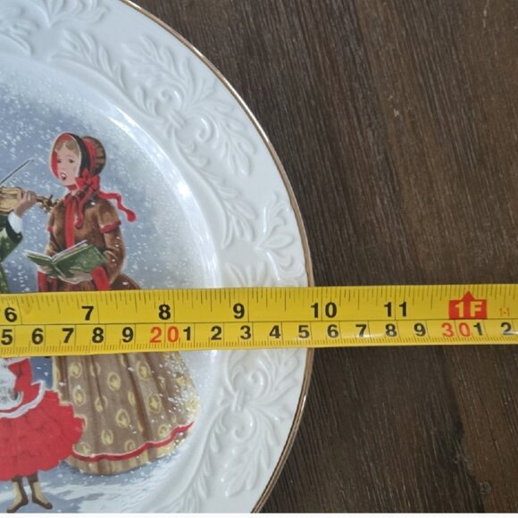 Wood & Sons 10" vintage Christmas carolers decorative plate Gold Rimmed - Picture 5 of 5